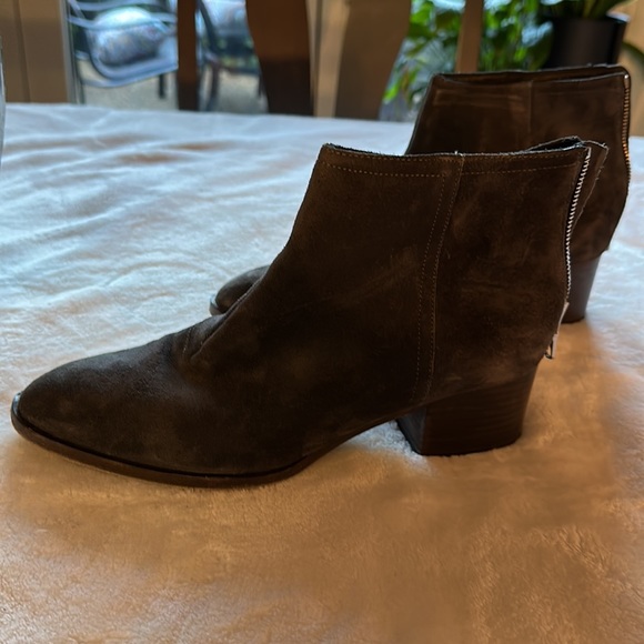 Rag and bone grey suede booties. Size 7.5 - Picture 3 of 3